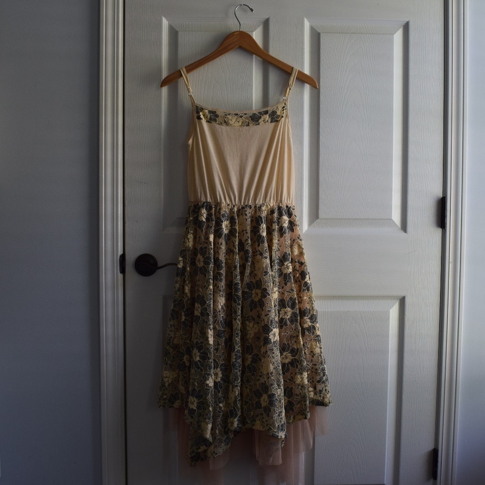 Lace tunique dress